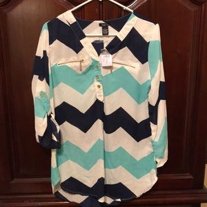 💗Very cute Chevron blouse!